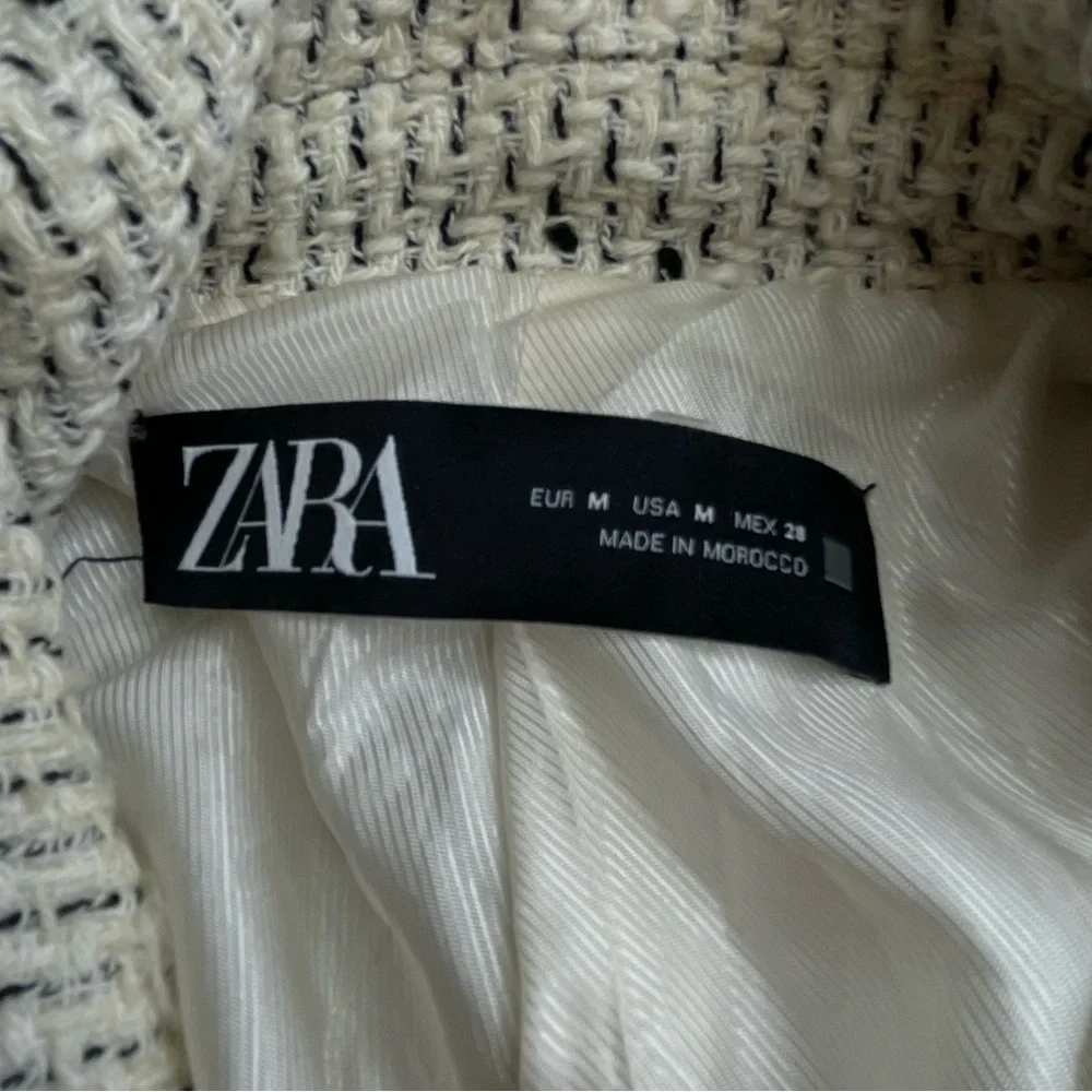Zara Ivory Tweed Blazer with Gold Buttons - Picture 4 of 10